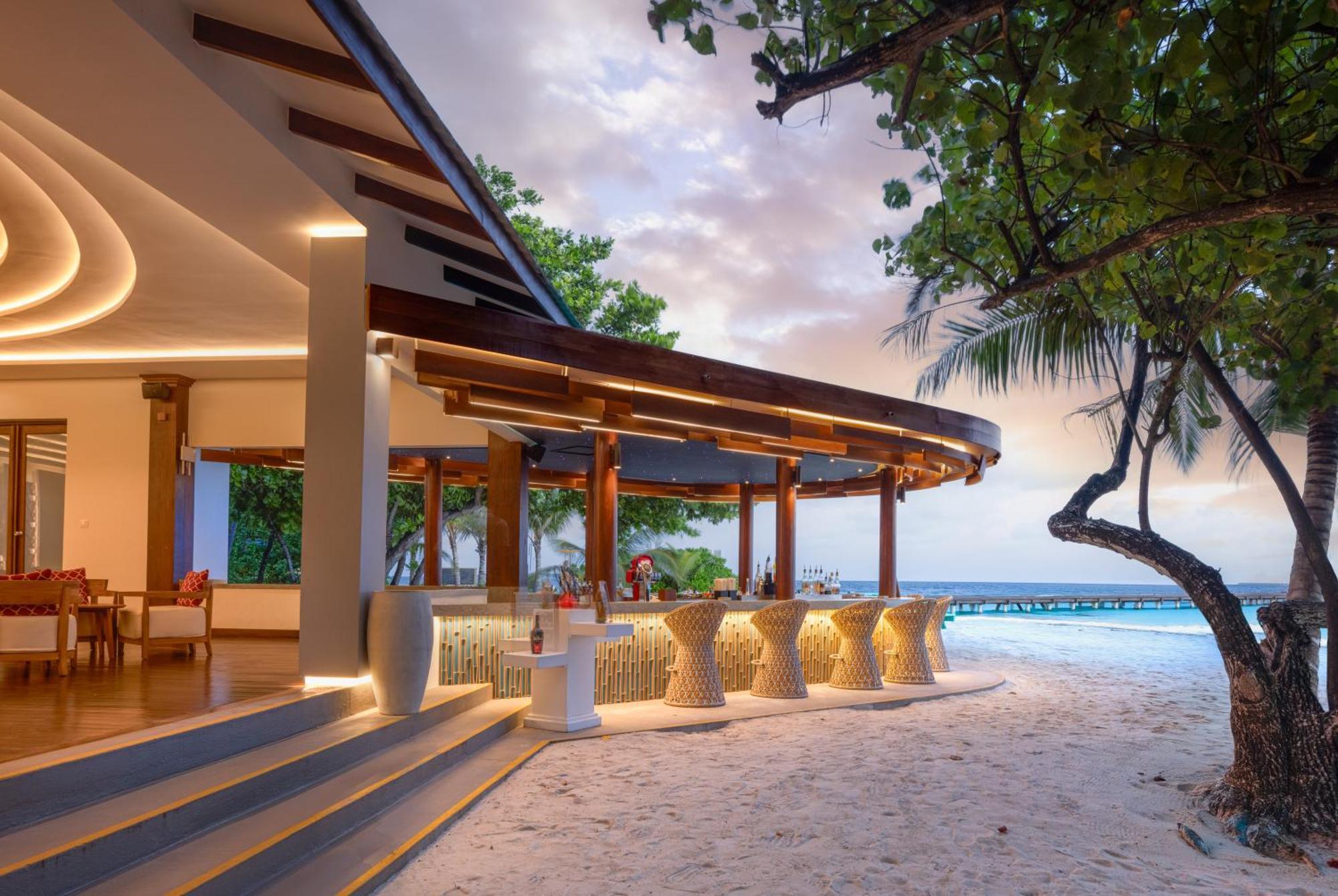 Resort Adaaran Select Meedhupparu - Complimentary For 1 Child For Between April 2025 To September 2025 5*