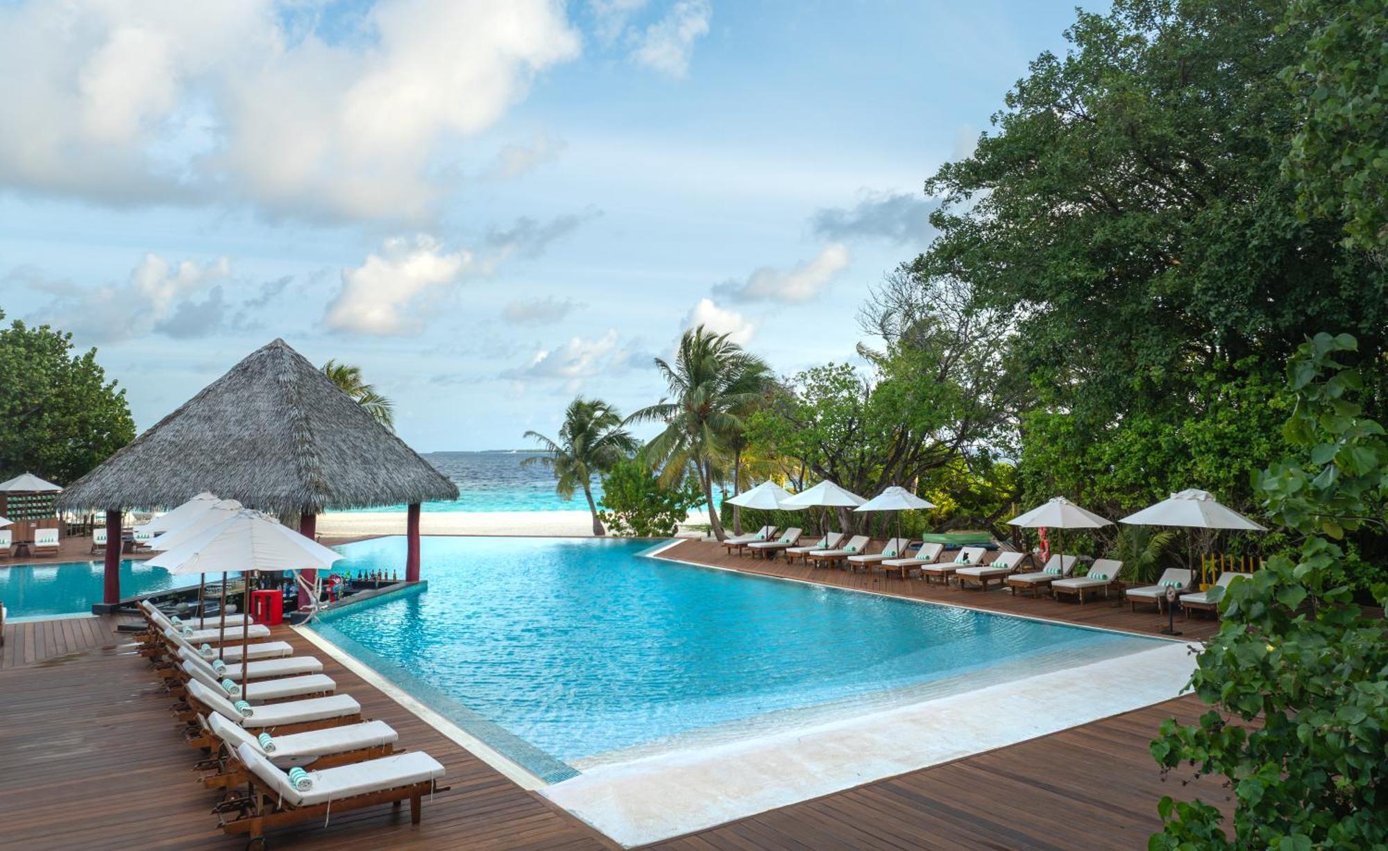 Resort Adaaran Select Meedhupparu - Complimentary For 1 Child For Between April 2025 To September 2025 5*