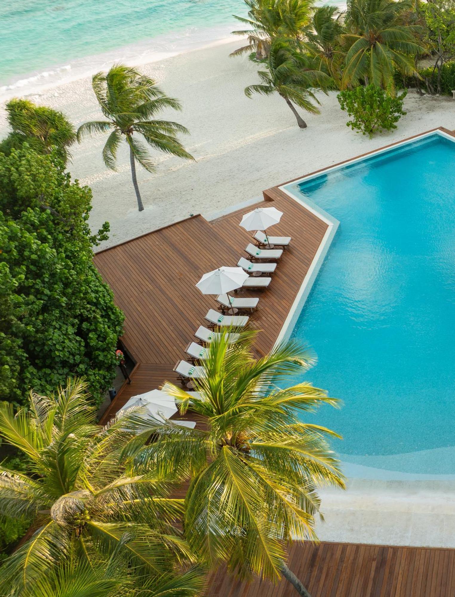 Adaaran Select Meedhupparu - Complimentary For 1 Child For Between April 2025 To September 2025 Resort 5*