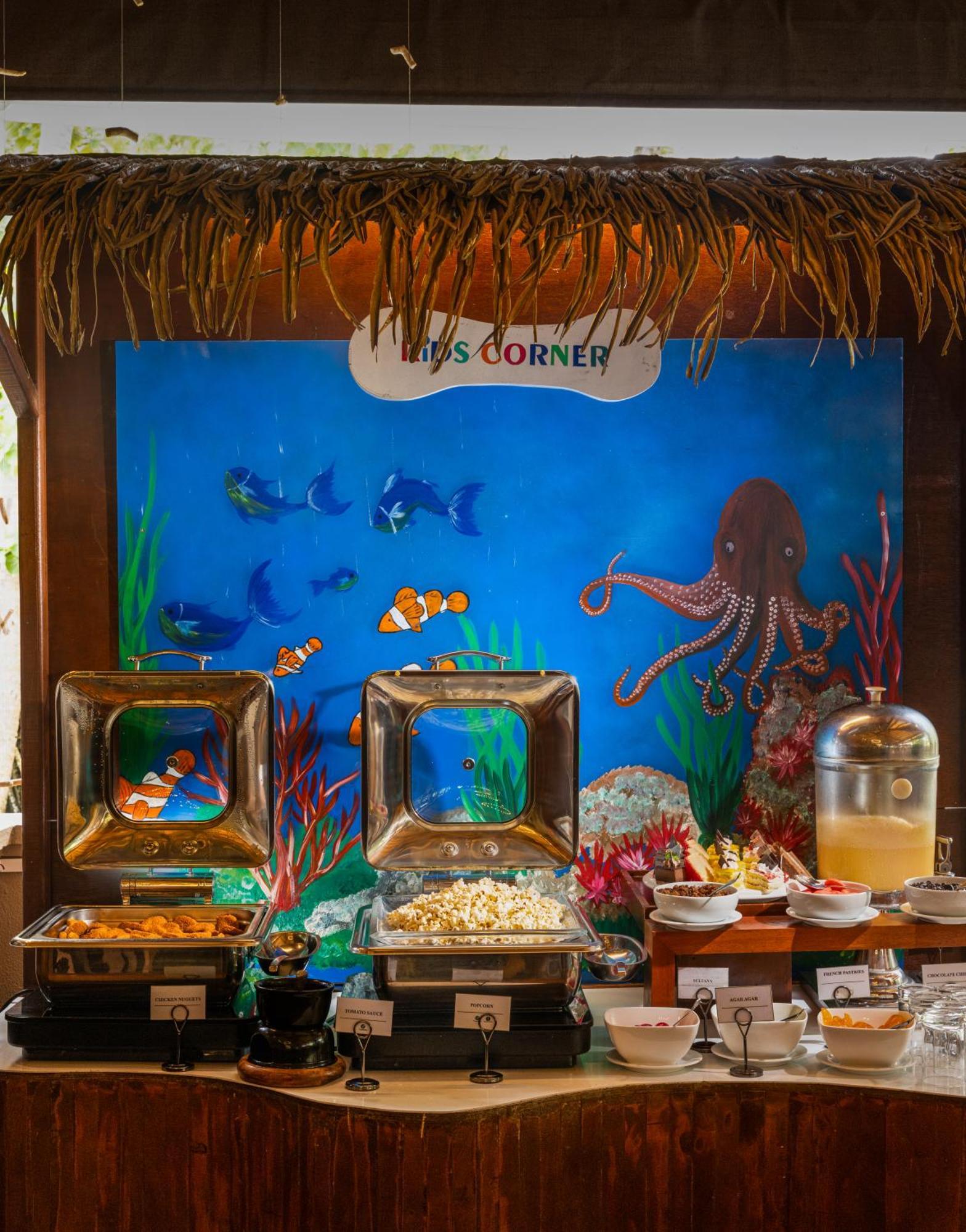 Resort Adaaran Select Meedhupparu - Complimentary For 1 Child For Between April 2025 To September 2025 5*