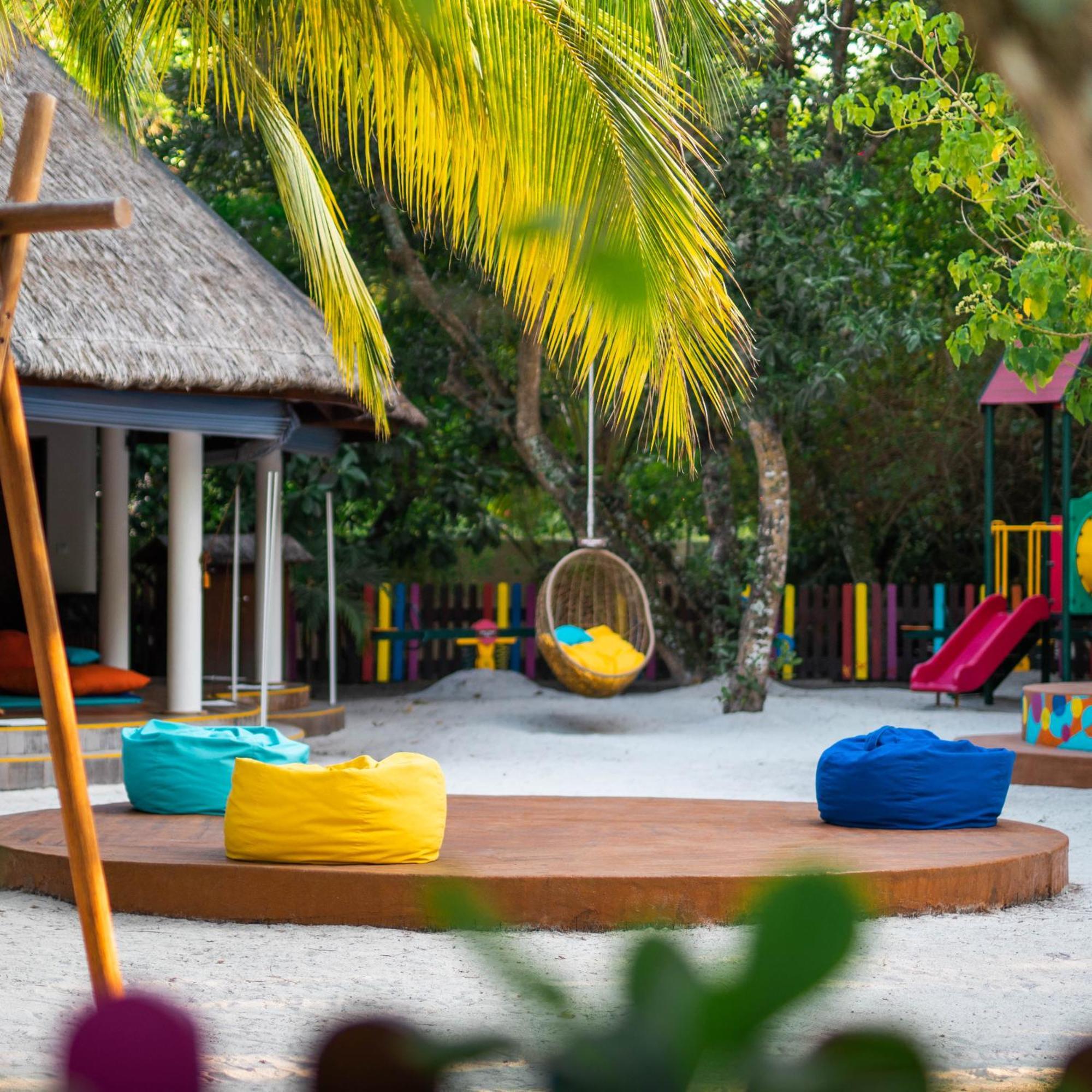 Resort Adaaran Select Meedhupparu - Complimentary For 1 Child For Between April 2025 To September 2025