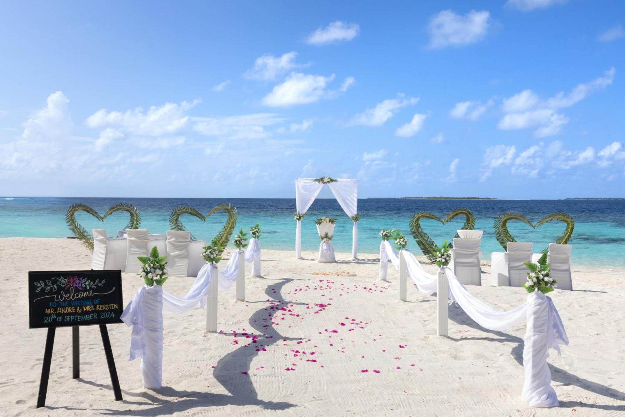 Adaaran Select Meedhupparu - Complimentary For 1 Child For Between April 2025 To September 2025 Resort Meedhoo (Raa Atoll)