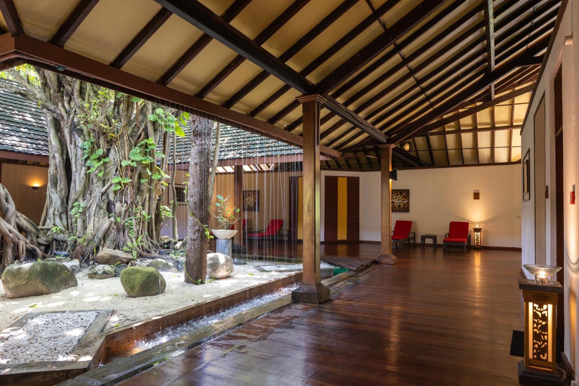 Adaaran Select Meedhupparu - Complimentary For 1 Child For Between April 2025 To September 2025 Resort