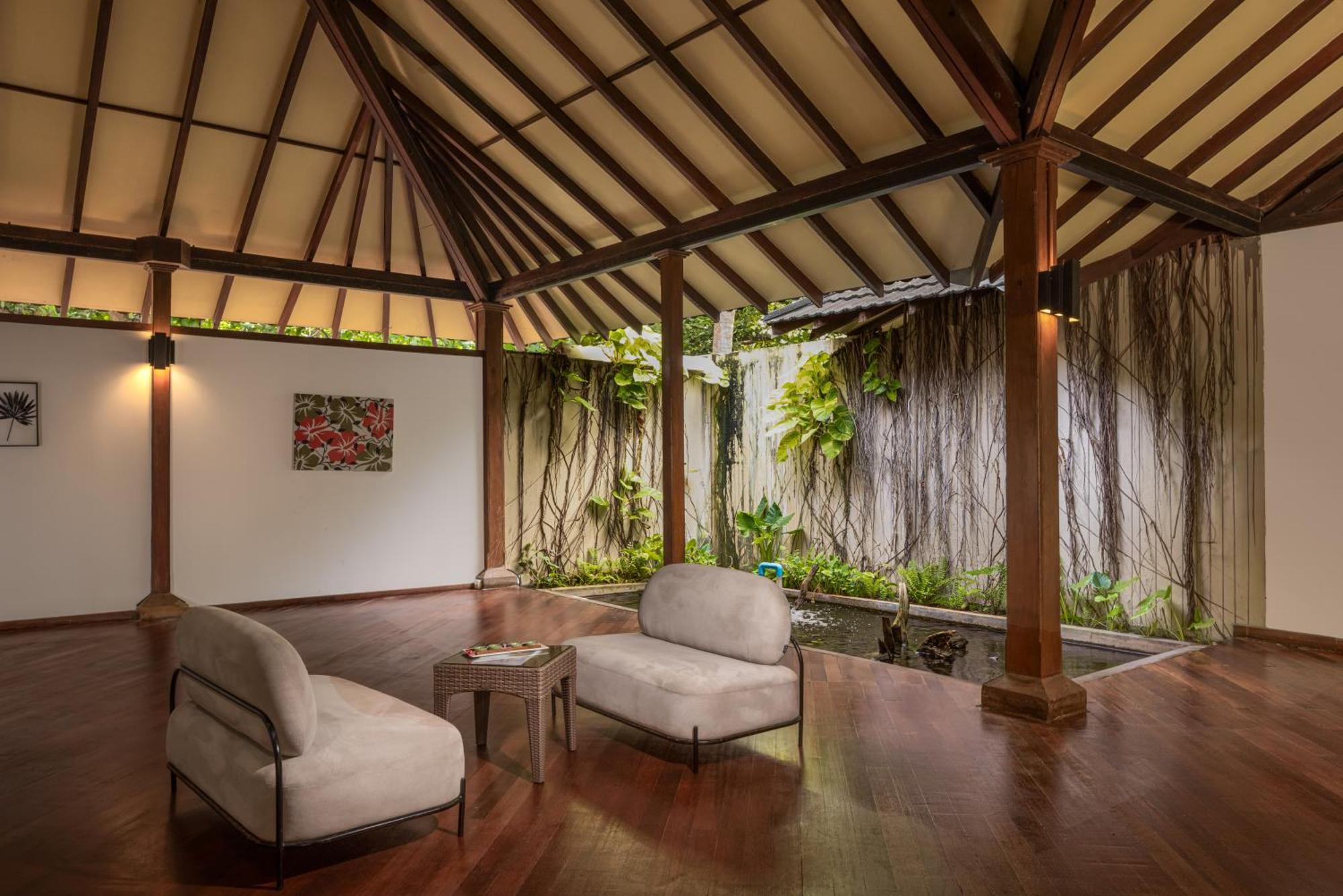 Adaaran Select Meedhupparu - Complimentary For 1 Child For Between April 2025 To September 2025 Resort