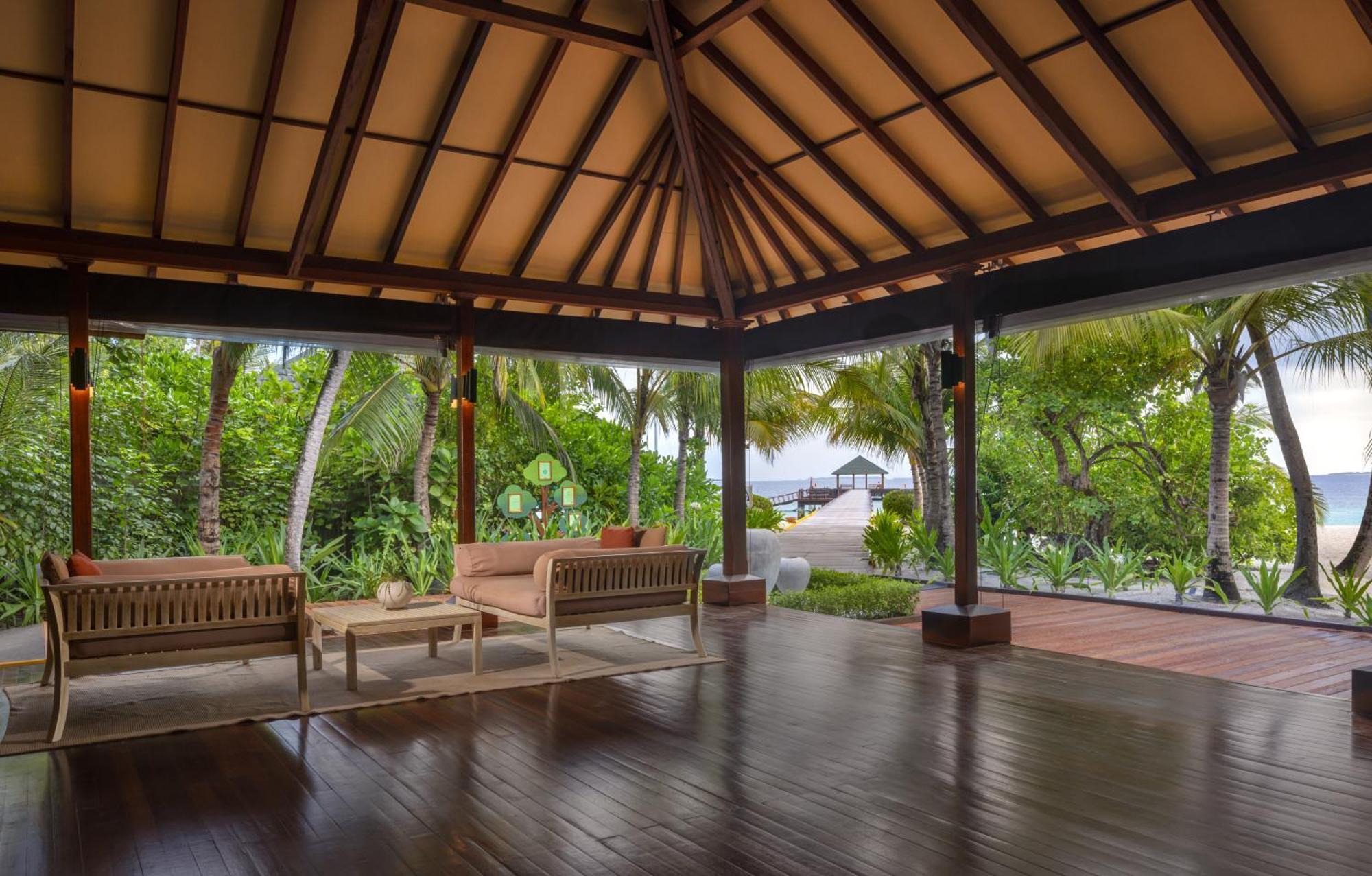 Resort Adaaran Select Meedhupparu - Complimentary For 1 Child For Between April 2025 To September 2025