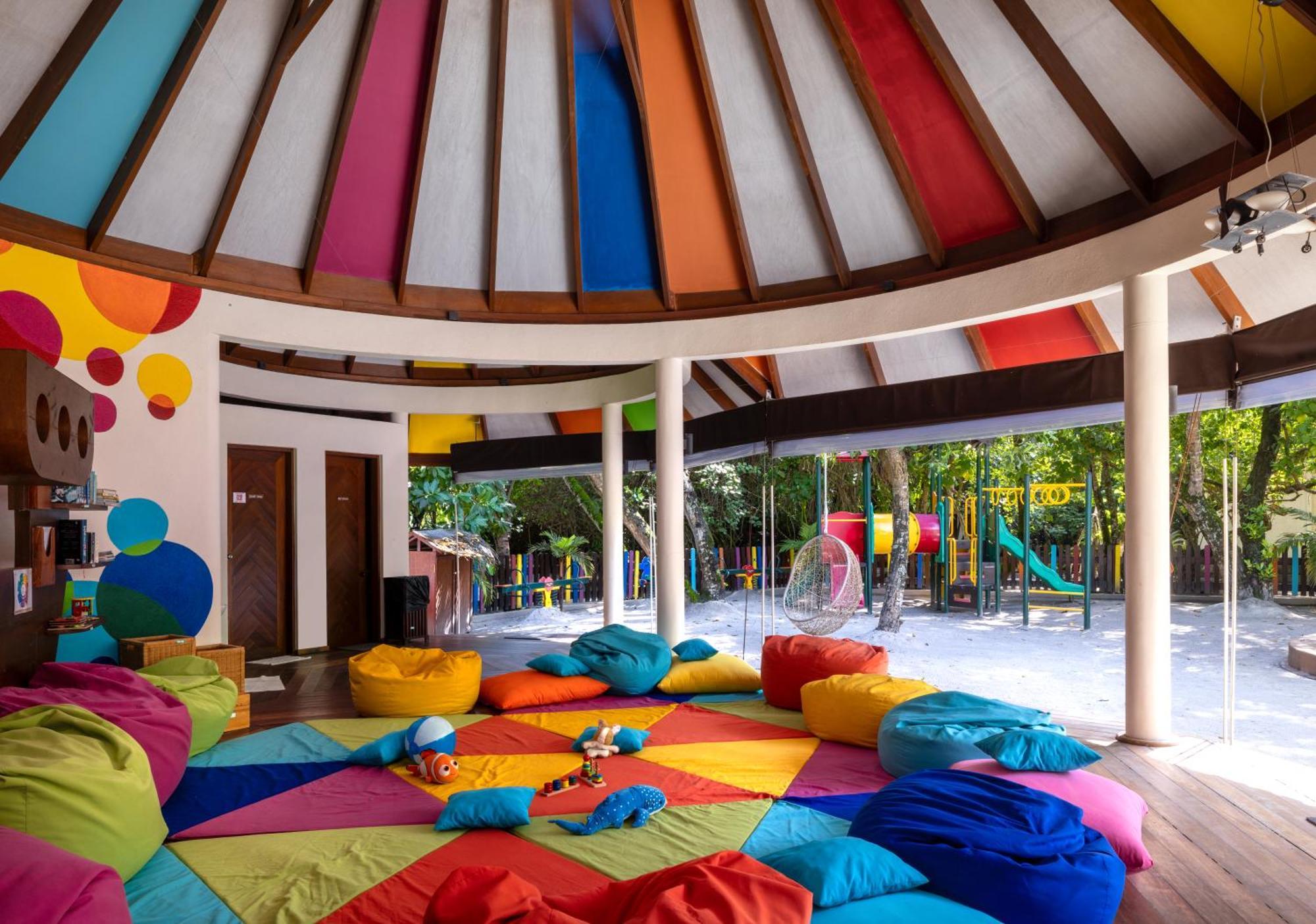 Resort Adaaran Select Meedhupparu - Complimentary For 1 Child For Between April 2025 To September 2025 5*