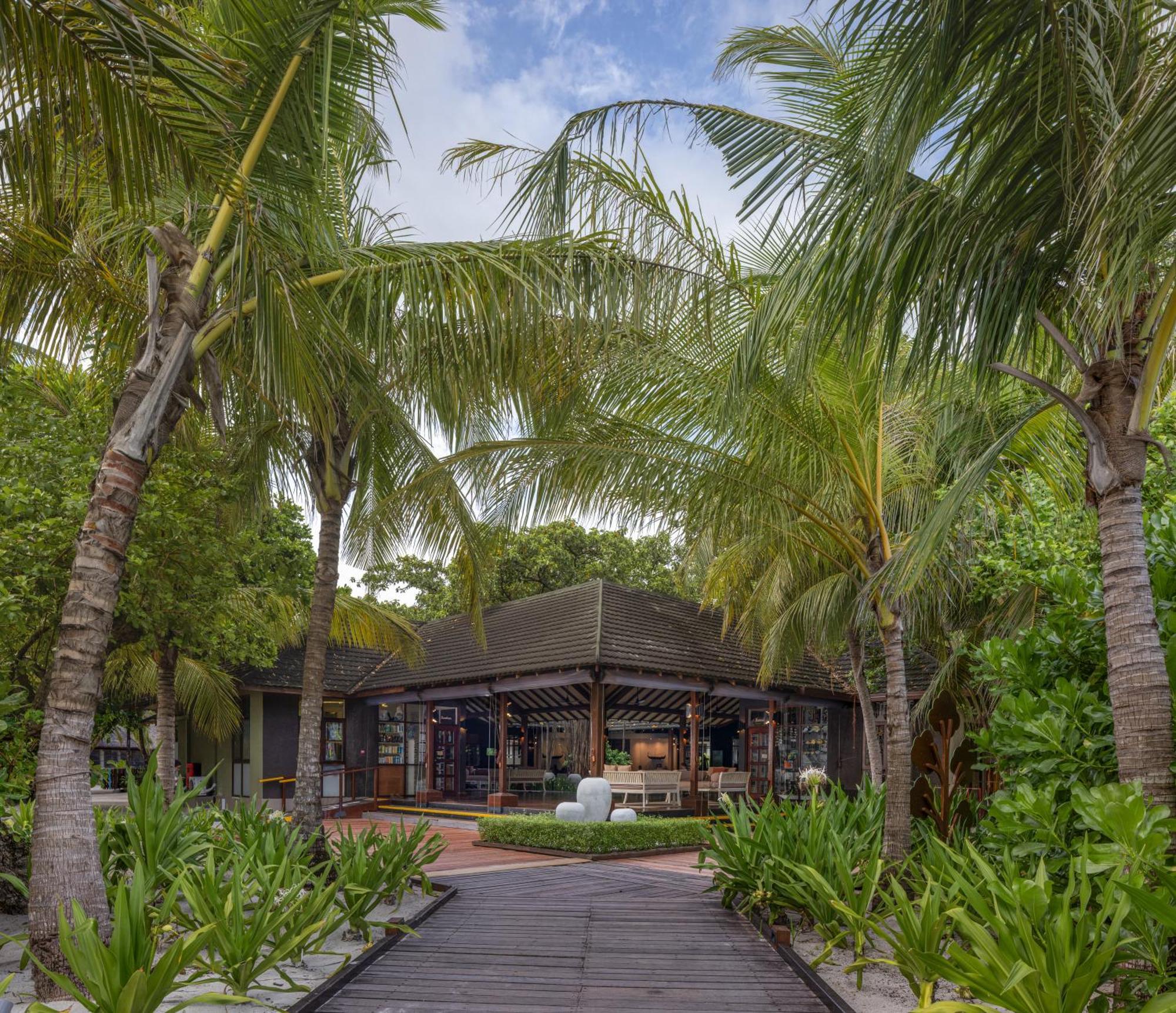 Resort Adaaran Select Meedhupparu - Complimentary For 1 Child For Between April 2025 To September 2025 Meedhoo (Raa Atoll)